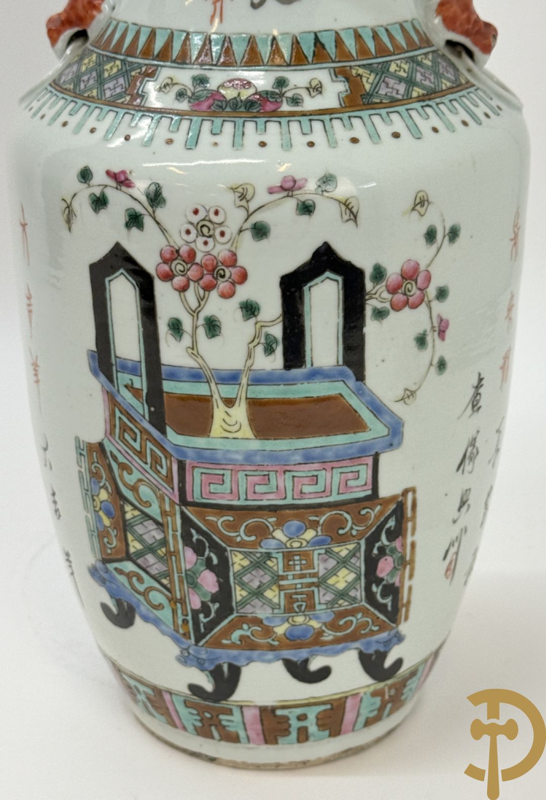Chinese porseleinen vaas met decor van bloemen in bloemenvaas