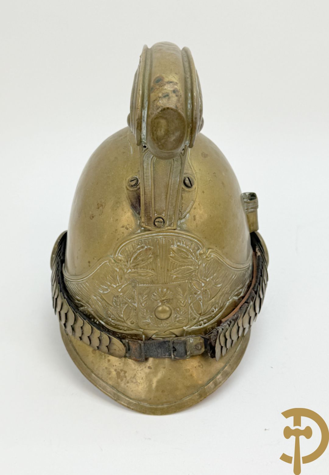Vier koperen Franse pompierhelmen, model 1880
