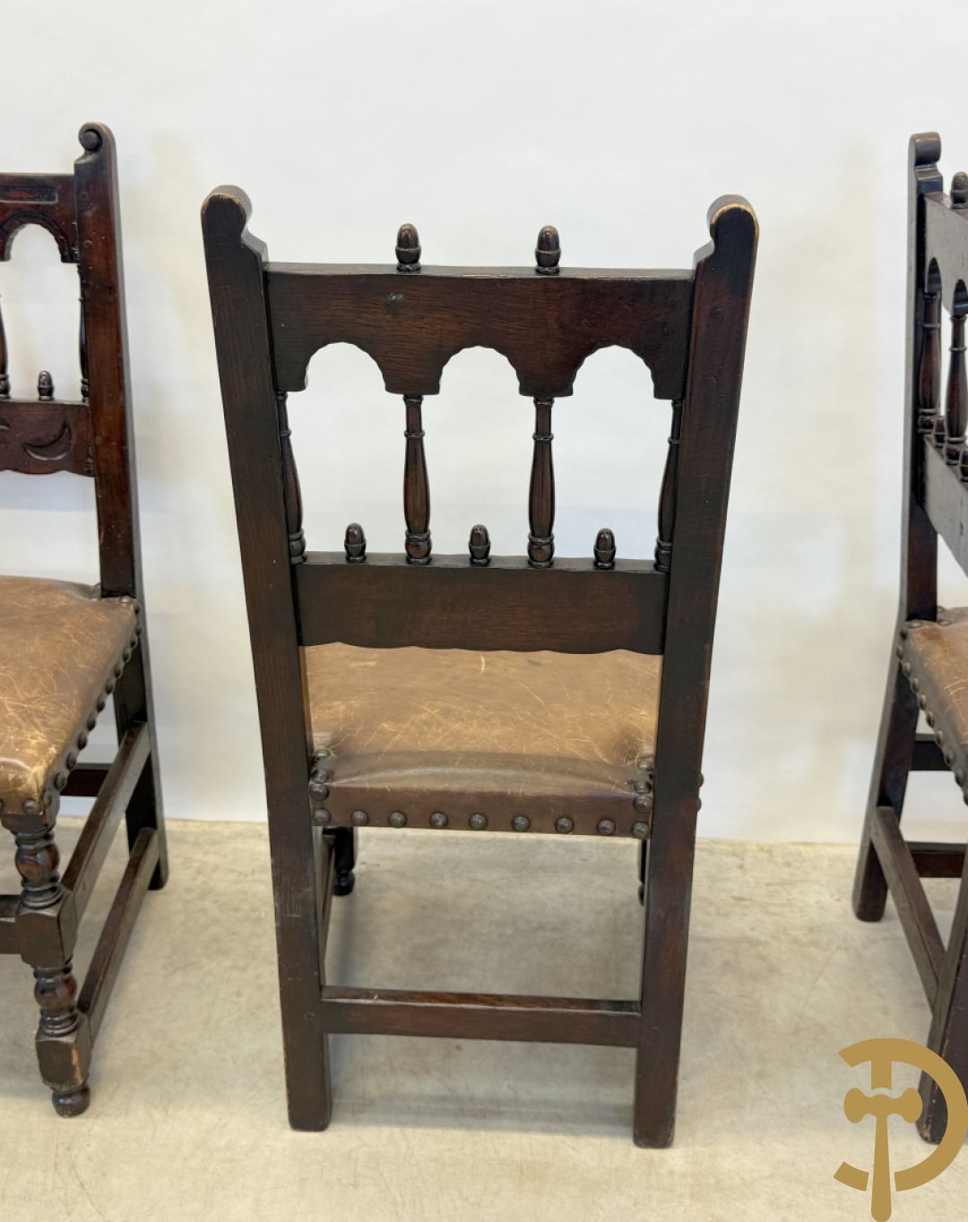 Grote massief eiken openklapbare gatelegg tafel + 6 Engelse eiken stoelen met lederen zitting