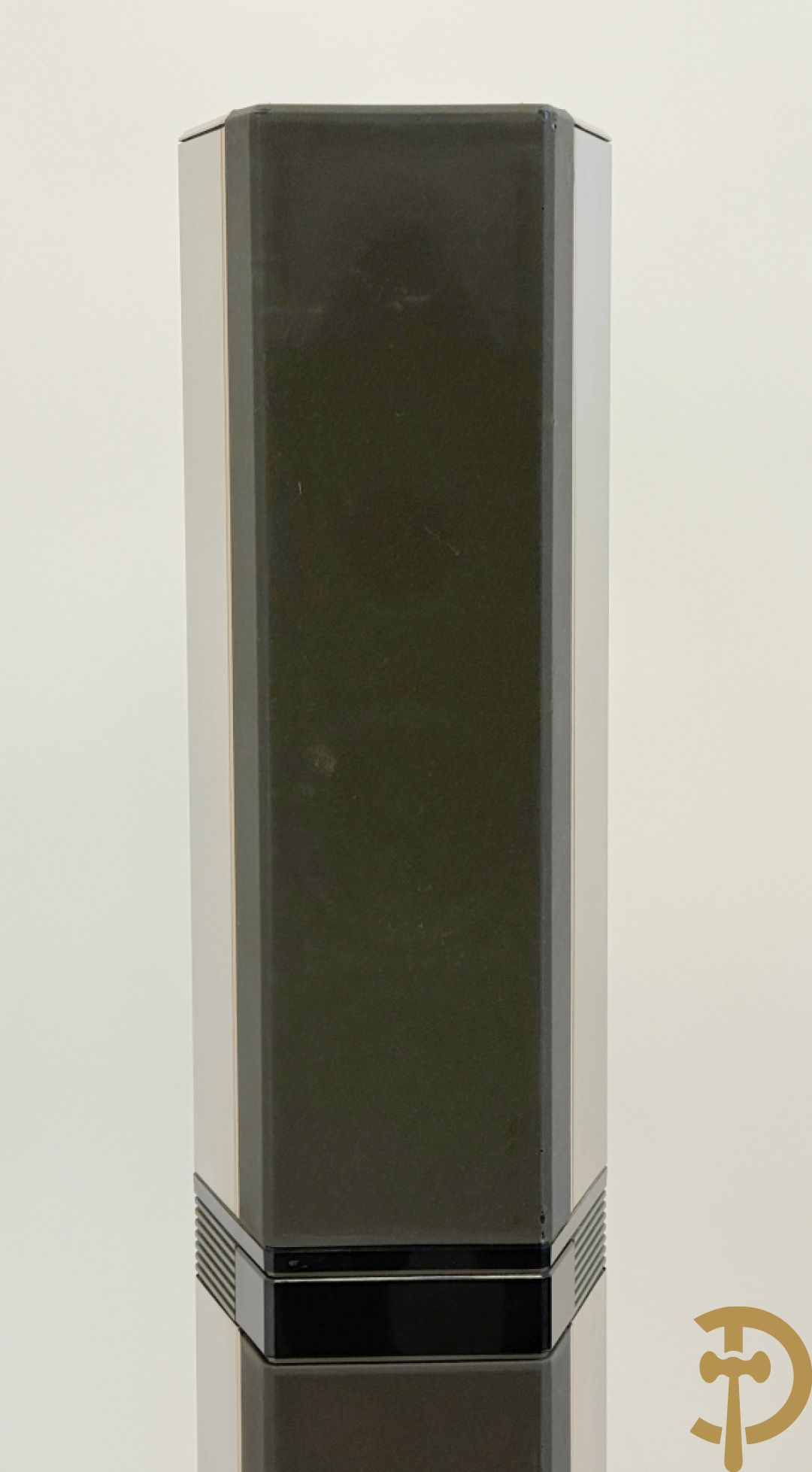 Design muziekinstallatie B & O Beocenter 9500 met bijhorende toren luidsprekers type 6611