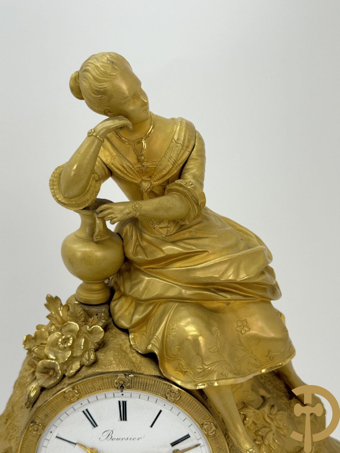 Vergulde bronzen pendule met dame onder globe, Boursier Elève de Lepaute à Paris getekend
