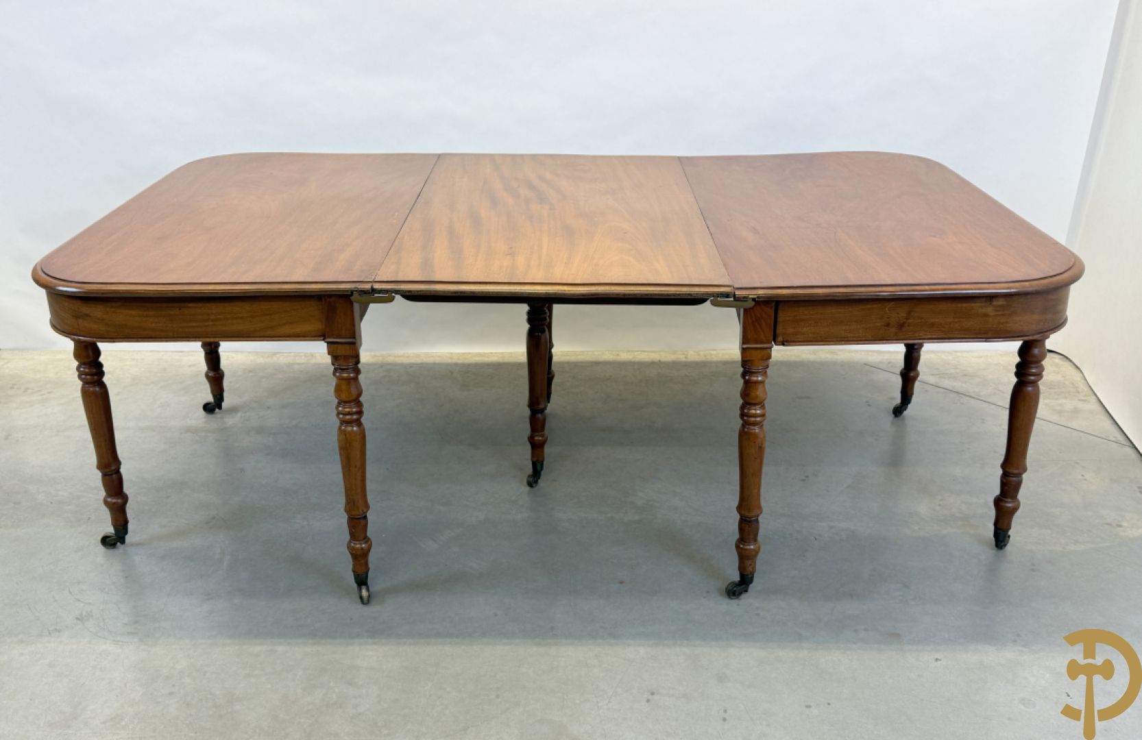 Engelse mahoniehouten tafel op 8 ballusterpoten (met 2 verlengstukken)