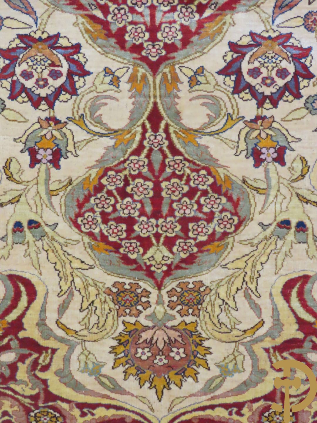 Oosters handgeknoopt tapijt met florale motieven Hereke