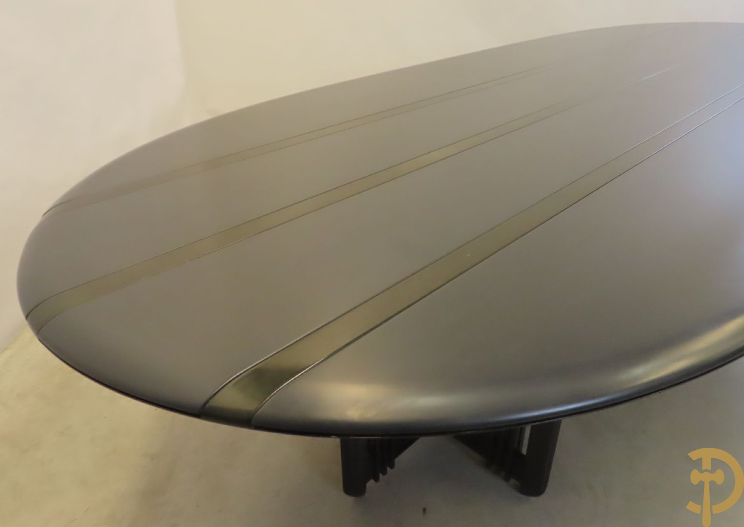 Grote ovale tafel van de Italiaanse ontwerper Umberto Asnago voor Giorgetti + 10 bijhorende hoogleunige stoelen