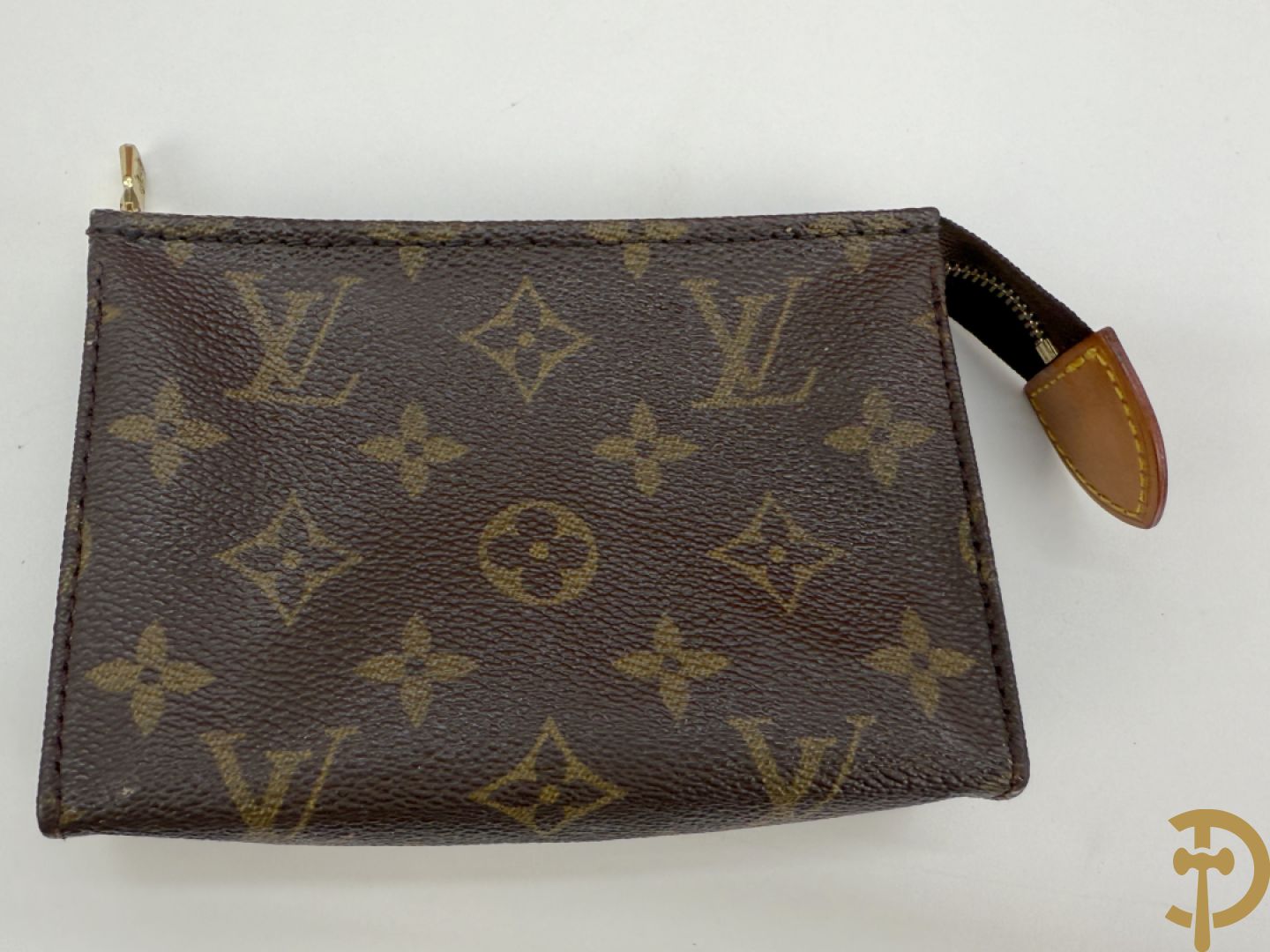 Elf lege doosjes van Hermes + Louis Vuitton sleutelhouder + kleine tas Louis Vuitton + herendassen w.o. Moschino, Zegna, Boss, Versace Gianni