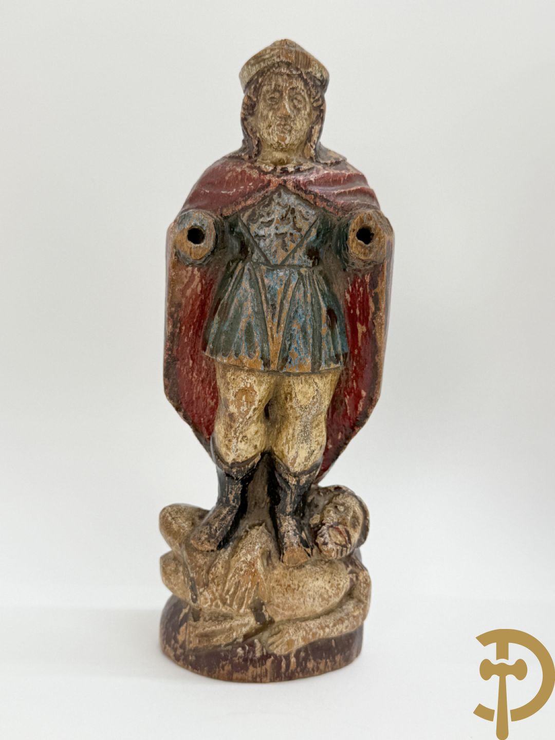 Houtsculptuur van gepolychromeerde evangelist, 18e + sculptuur van man steunend op Christusfiguur