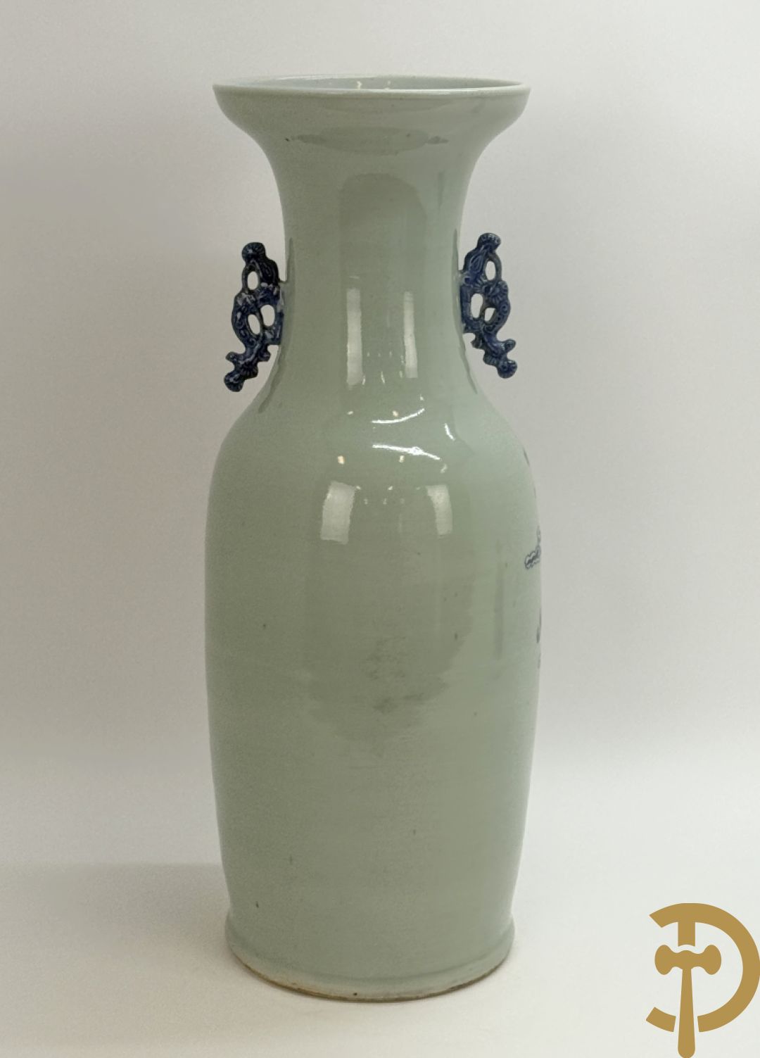 Chinese porseleinen celadon vaas met blauw/wit decor van fo honden