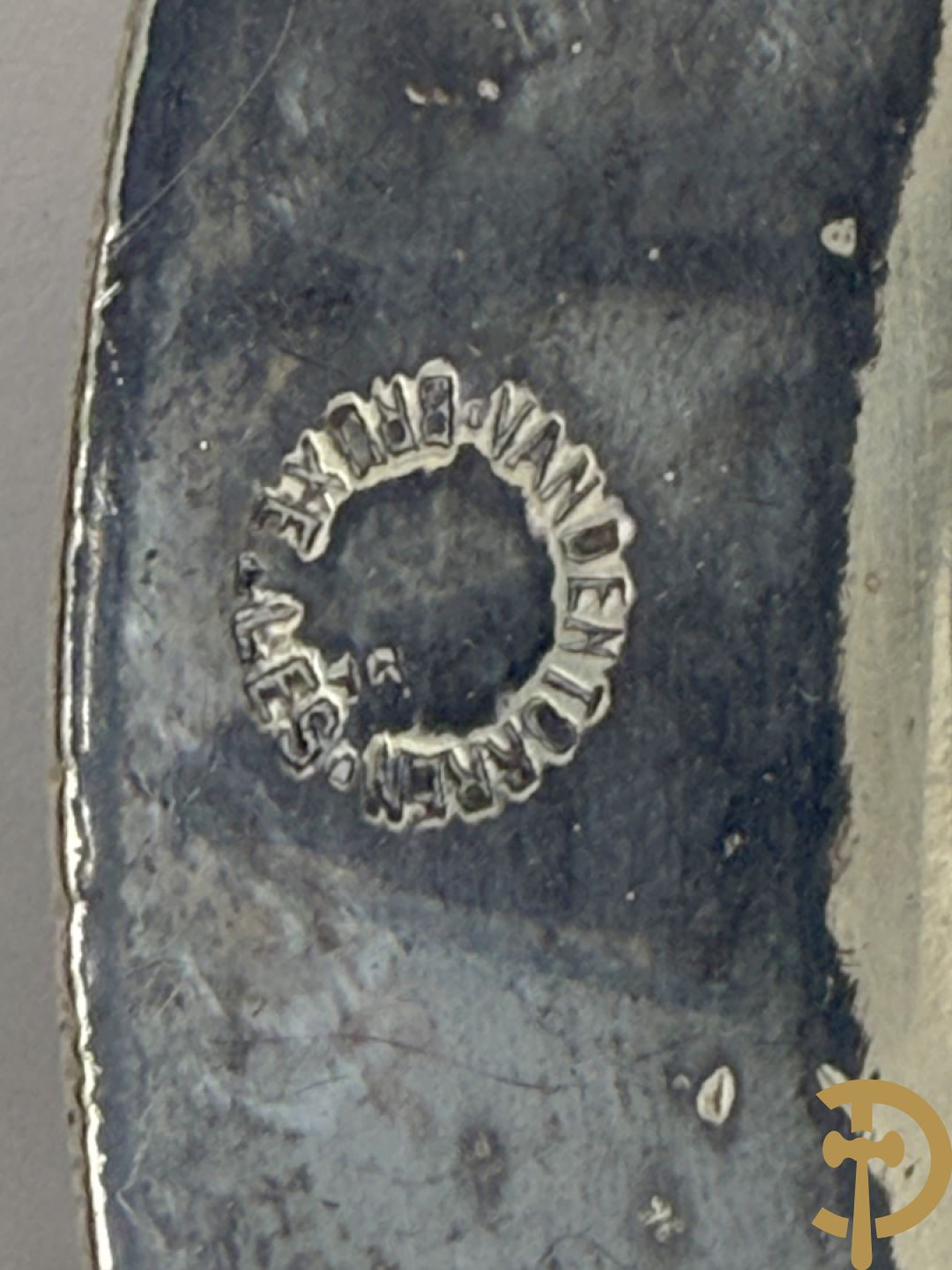 Vier luciferhouders in verzilverd metalen met reclame opschriften van Wiskeman (2 x) , Orfeverie Van Den Torren en Orfeverie L. Haut
