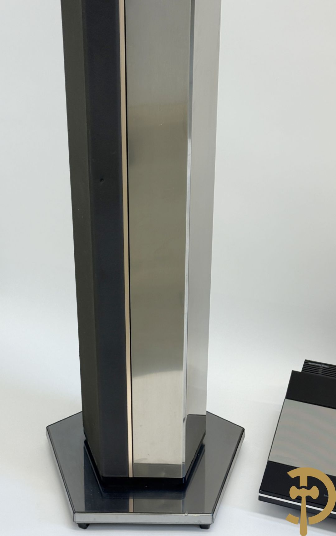 Design muziekinstallatie B & O Beocenter 9500 met bijhorende toren luidsprekers type 6611