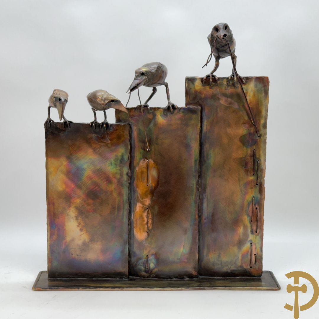 BEL J. getekend (Belaen Jean Pierre) Bronssculptuur met 4 vogels op schutting