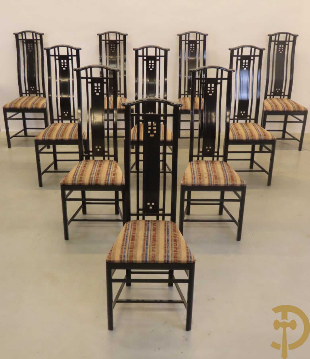 Grote ovale tafel van de Italiaanse ontwerper Umberto Asnago voor Giorgetti + 10 bijhorende hoogleunige stoelen