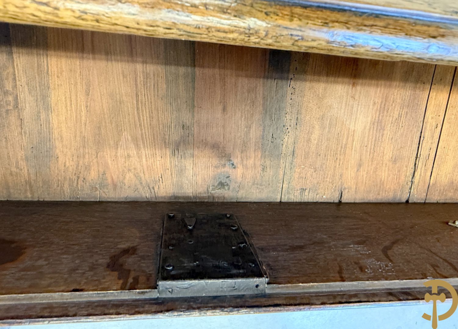 Massief eiken drieladencommode met afgeronde gecanneleerde stijlen, 19e