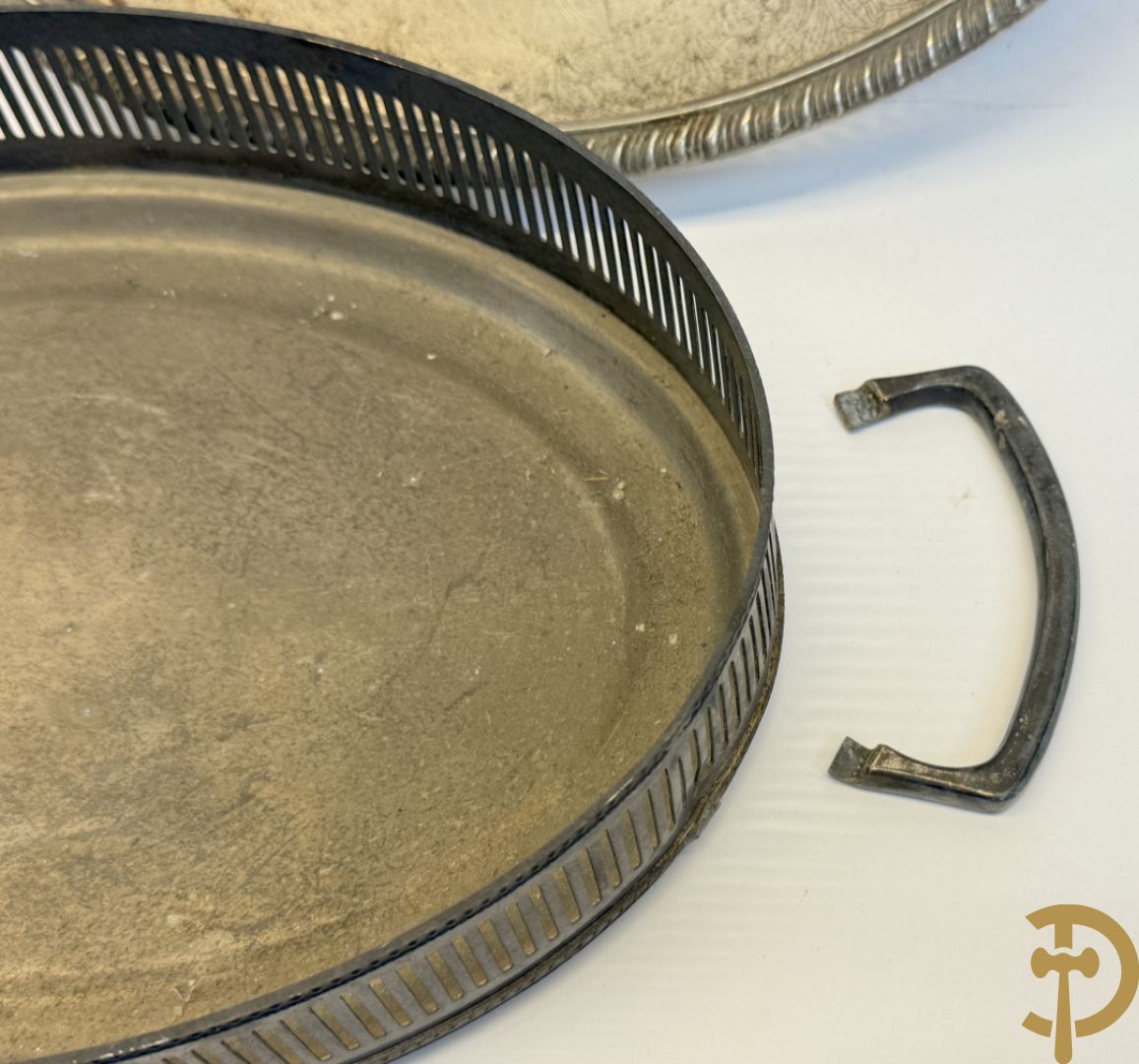 Lot verzilverde schalen, toasthouders, saucières en coupes