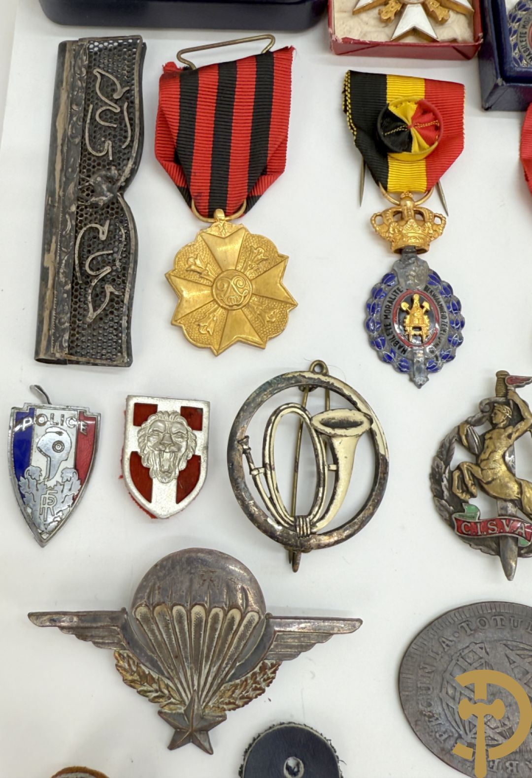 Lot insignes en medailles