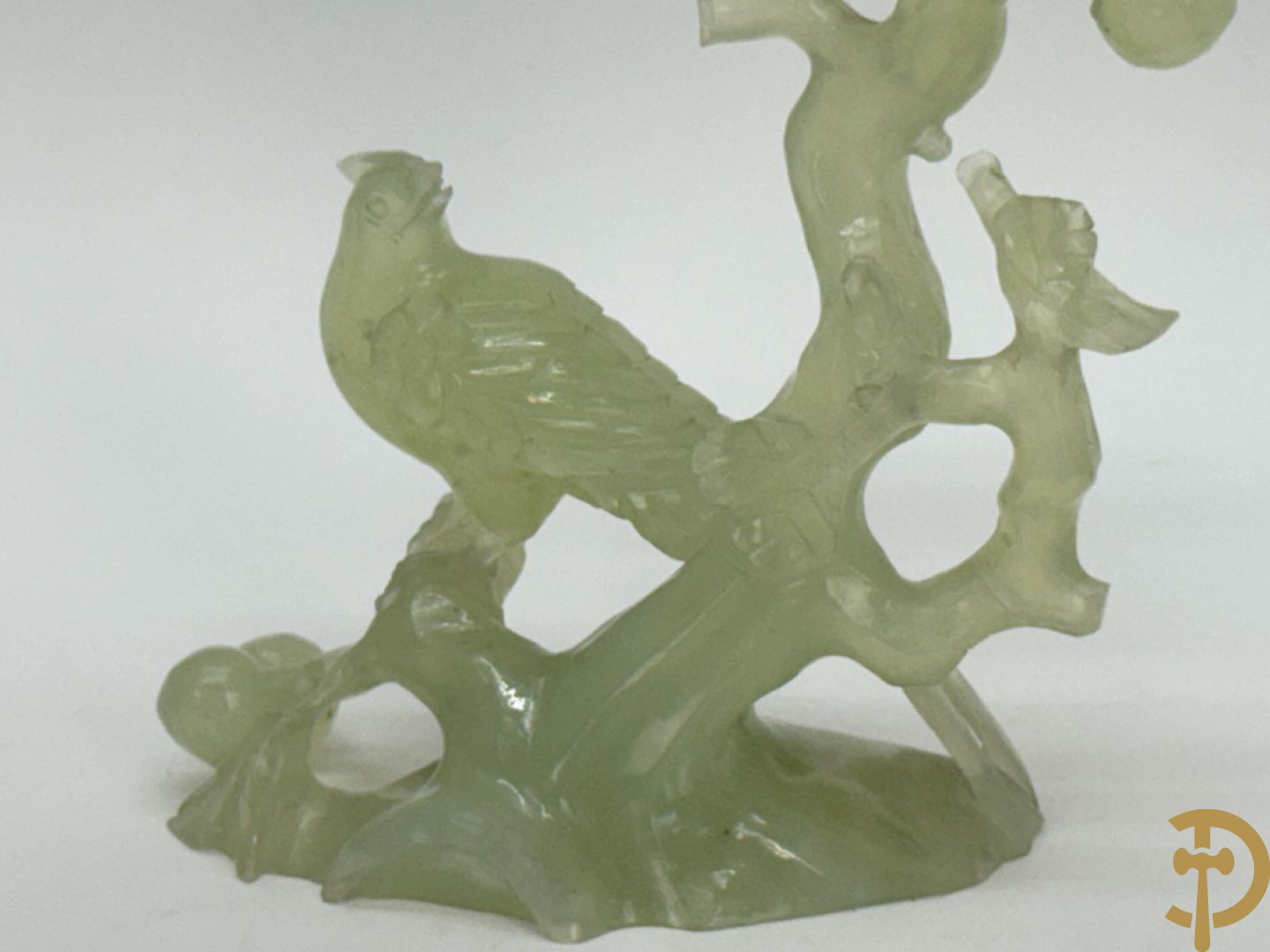 Jadeiet sculptuur van boom met vogels + koppel vogels op bloemen in jadeiet + 2 vogels op tak in jadeiet