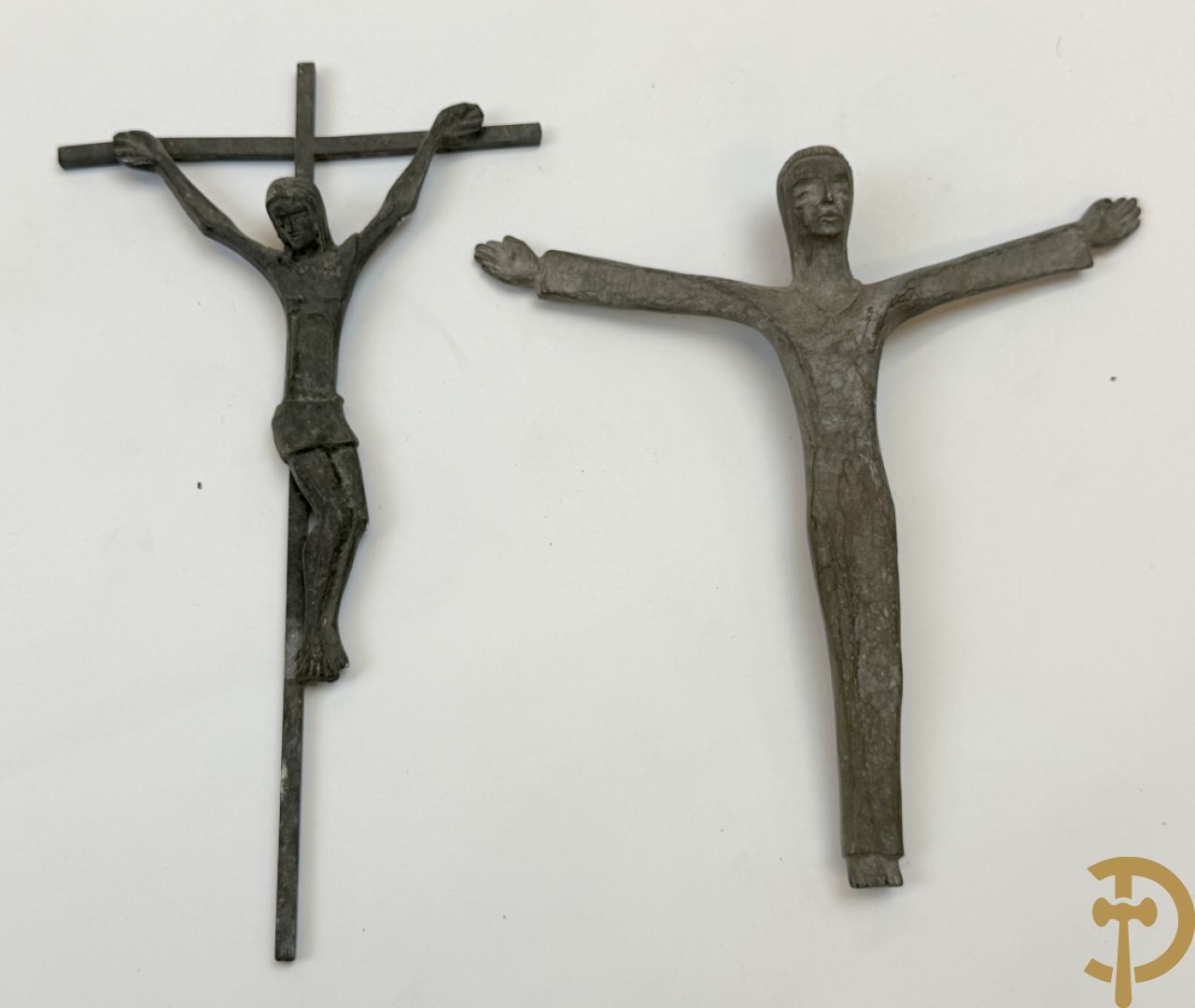 VAN DER DONCKT getekend : Lot bronzen religieuse beeldjes en corpussen