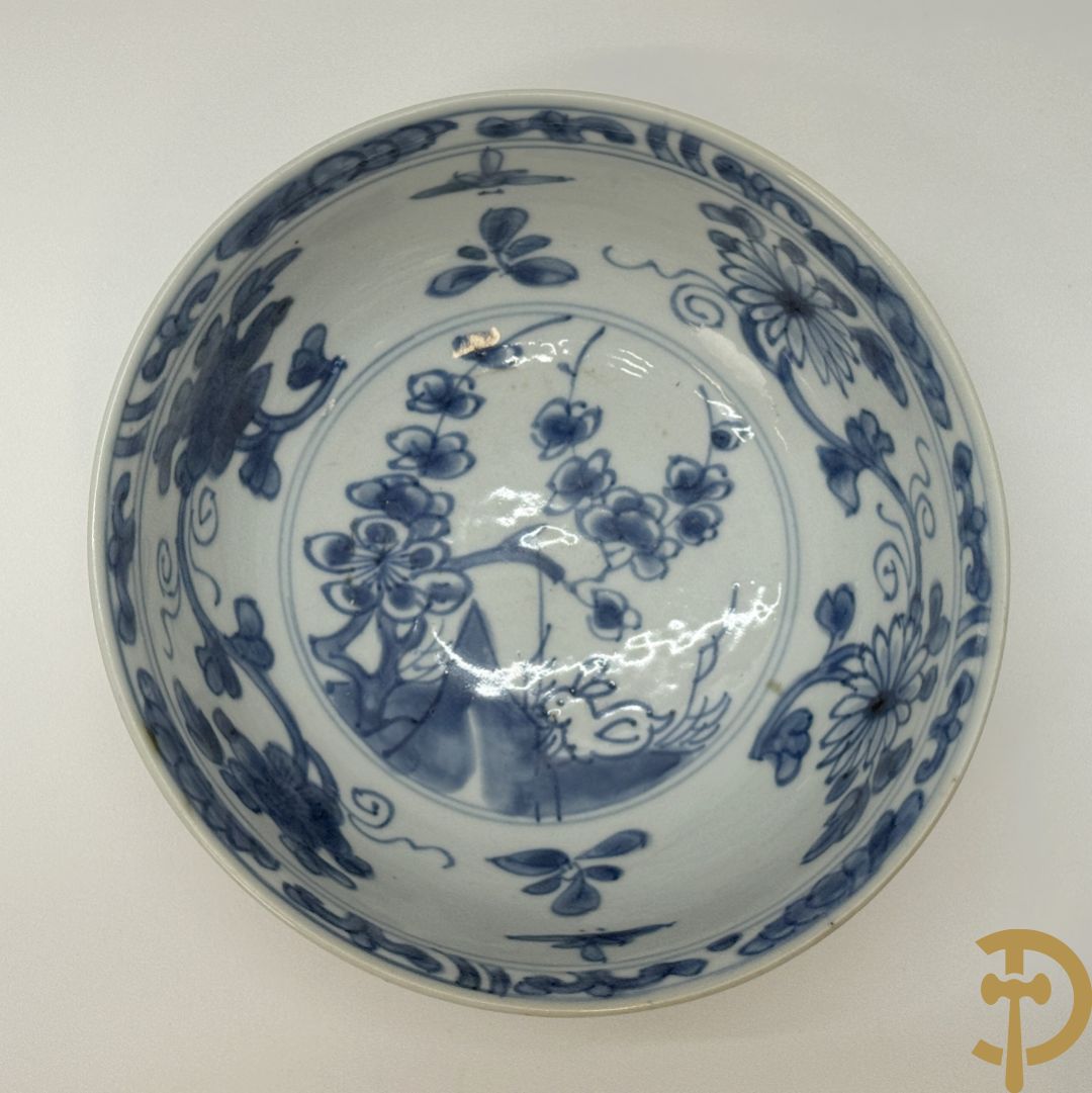 Chinese porseleinen coupe met bloemendecor