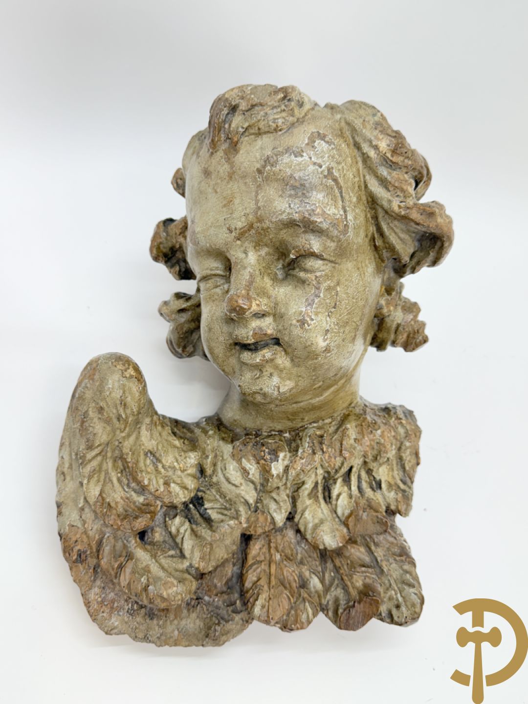 Houtsculptuur van gepolychromeerd engelenhoofd + engelenhoofd + sculptuur van accanthusrank