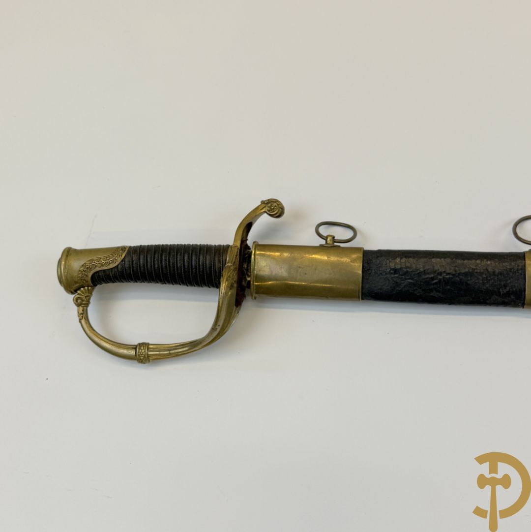 Franse infanterie sabel in lederen schede