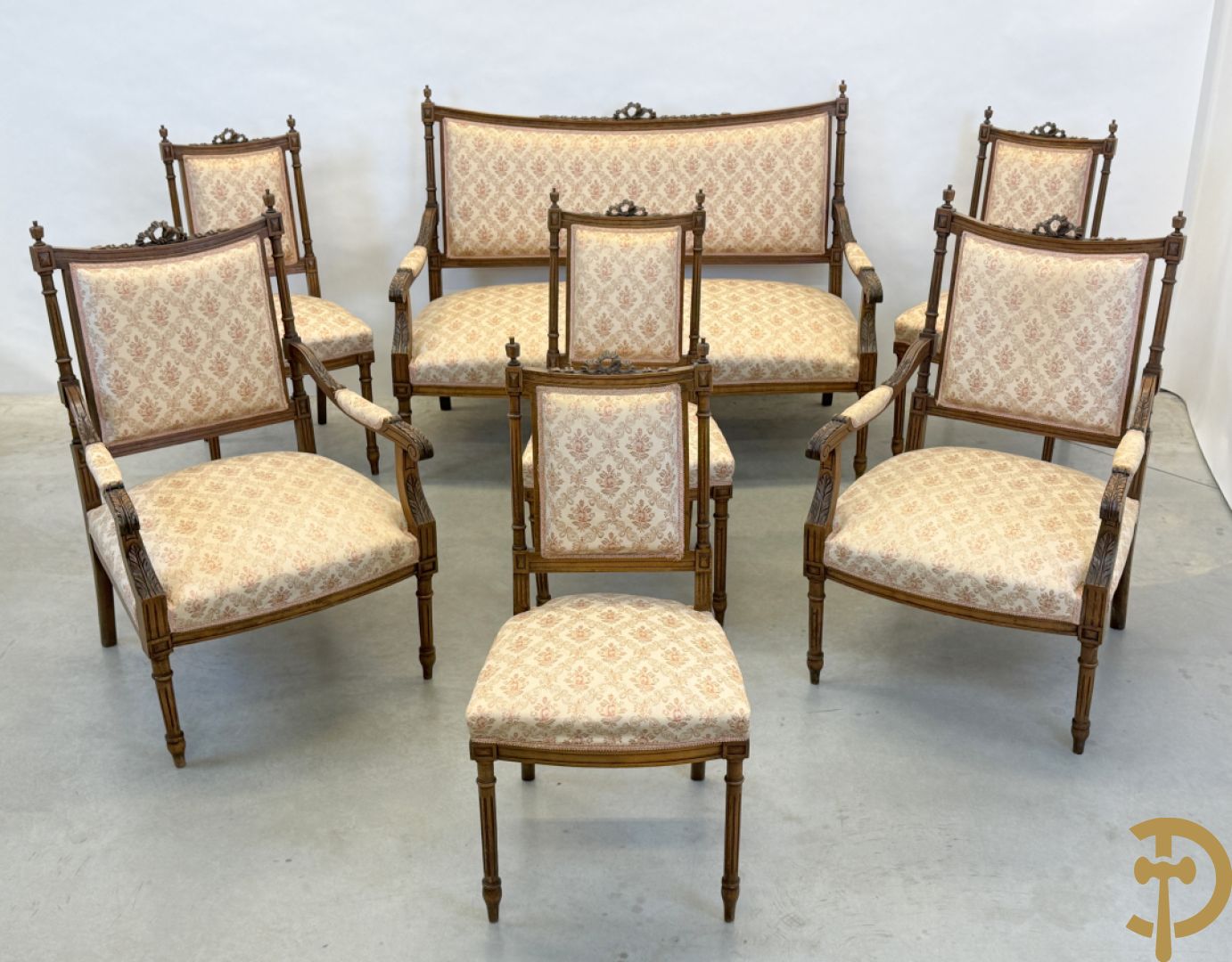 Louis XVI salonensemble bestaande uit canapé, 2 armzetels en 4 stoelen