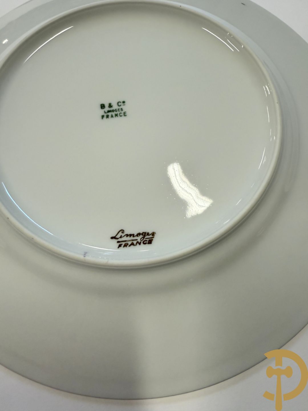 Porseleinen eet- en koffieservies met decor van elegant koppel, Limoges gemerkt