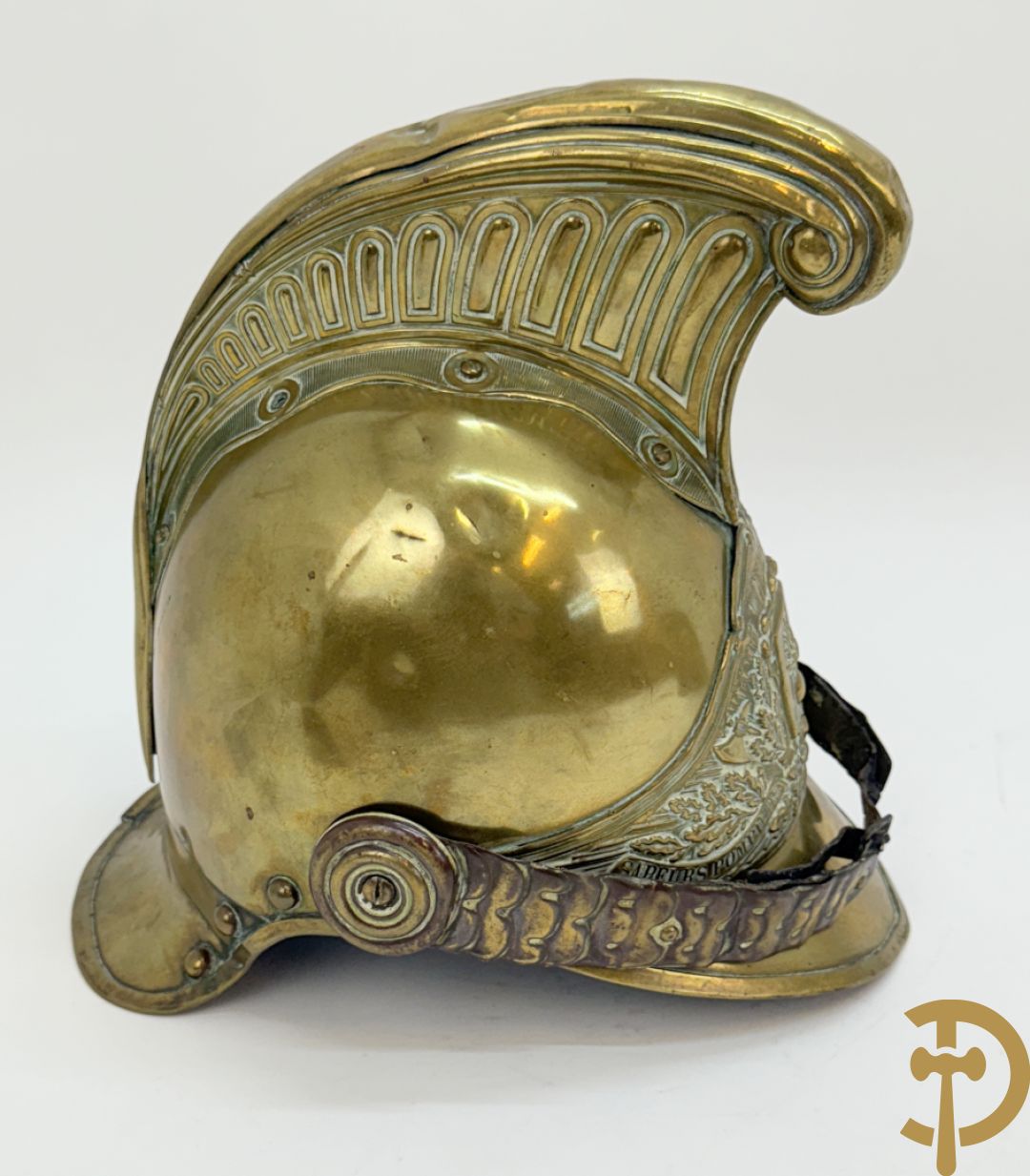 Vier koperen Franse pompierhelmen, model 1880