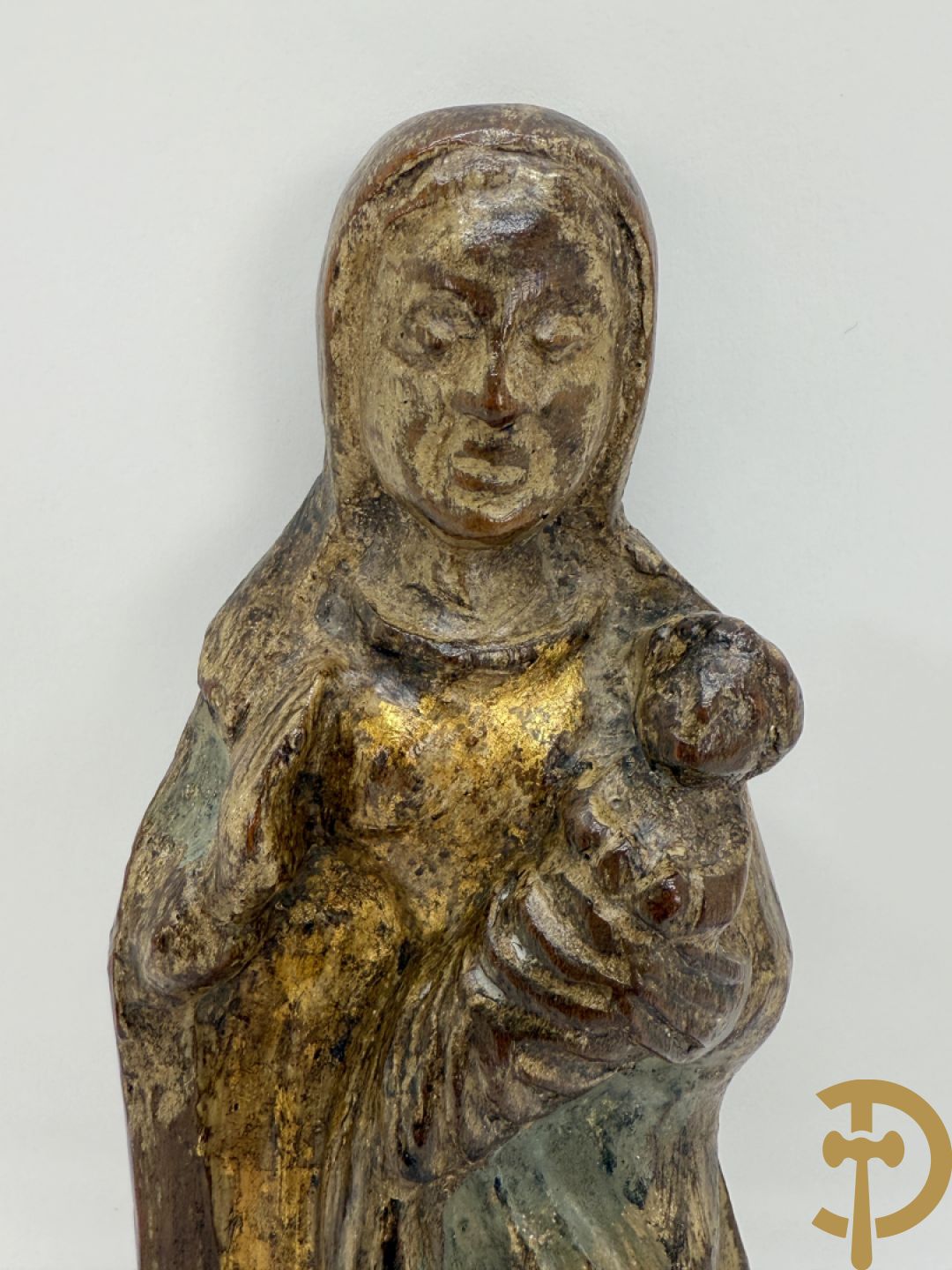 Houtgesculpteerde en vergulde Madonna met kind + gepolychromeerde houten Christusfiguur