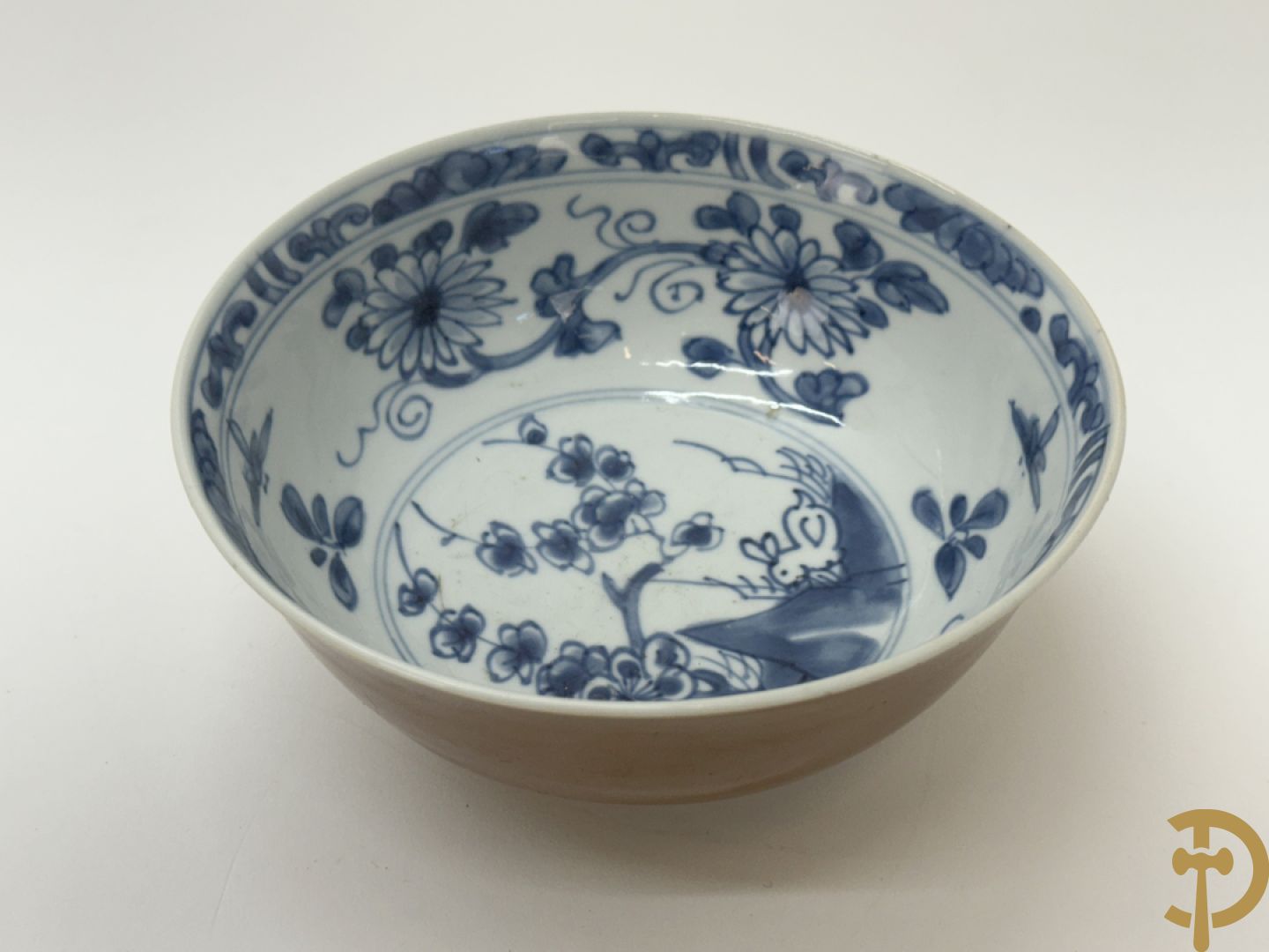Chinese porseleinen coupe met bloemendecor
