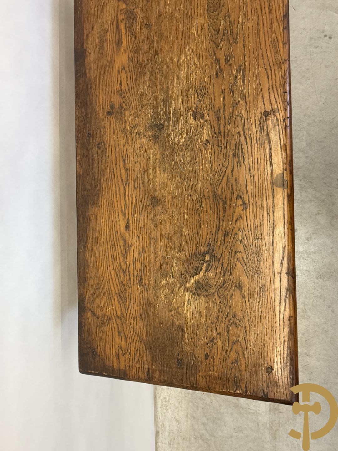 Massief eiken Engelse side board met 2 lades, op ballusterpoten