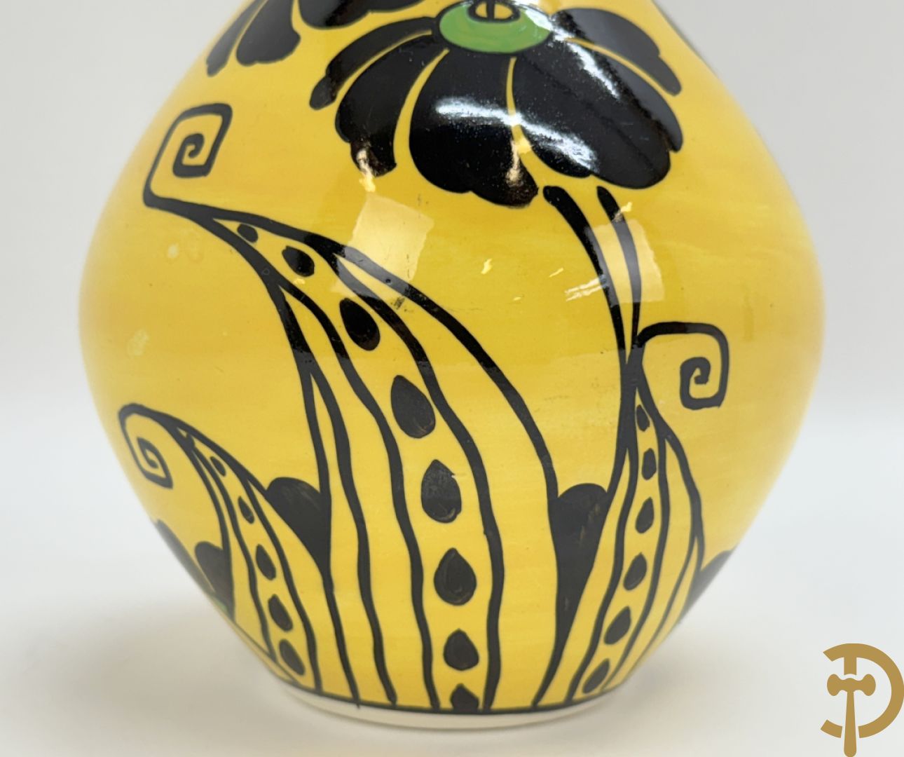 Gele Art Deco vaas met bloemendecor, BFK 785 L getekend
