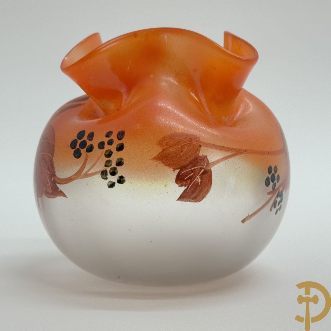 Bol vaasje met beschilderd bloemendecor, Leg. getekend (Legras)