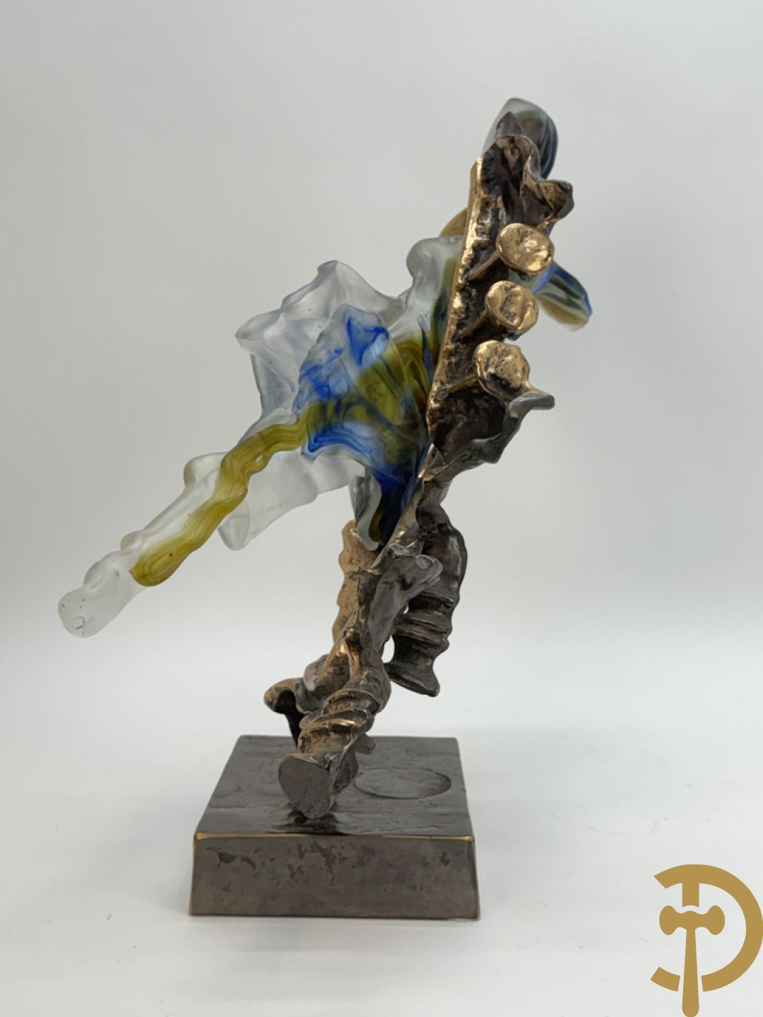 LOHE getekend - Surrealistische sculptuur met combinatie van koper en gekleurde pate de verre in de vorm van een trompet