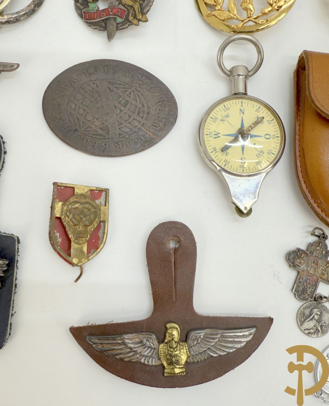 Lot insignes en medailles