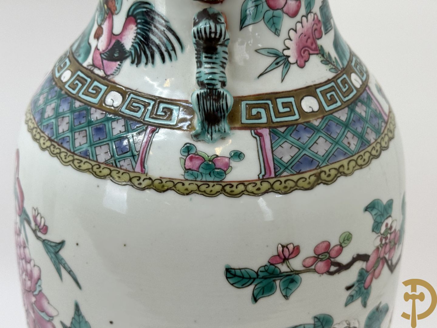 Chinese porseleinen vaas met decor van hanen en bloemen