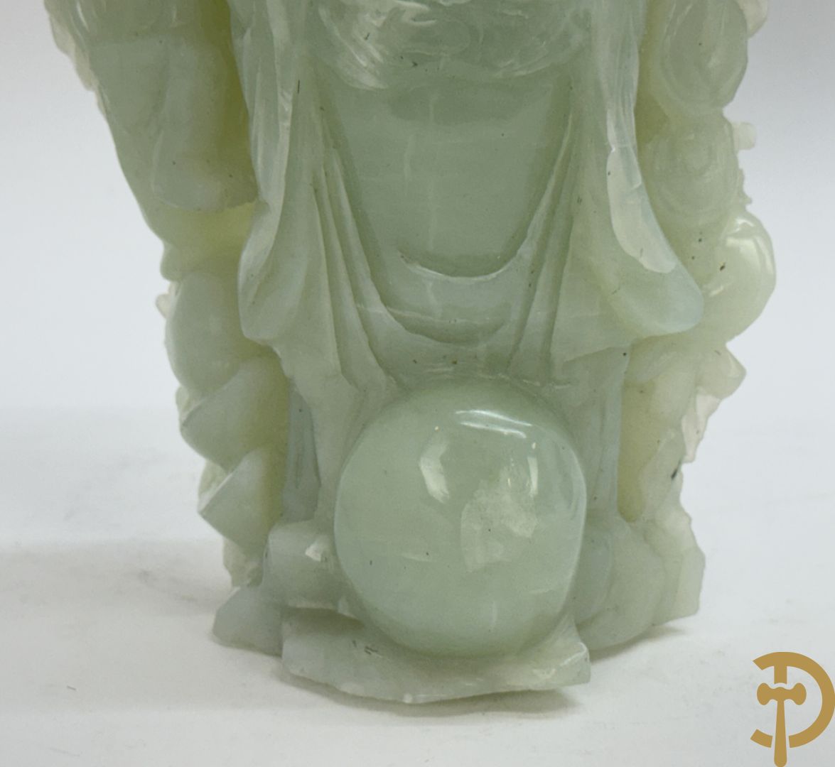 Drie Boedhistische handgesculpteerde stenen wijsgeren in jadeiet en speksteen