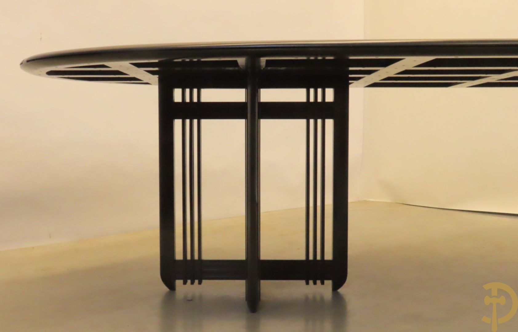 Grote ovale tafel van de Italiaanse ontwerper Umberto Asnago voor Giorgetti + 10 bijhorende hoogleunige stoelen