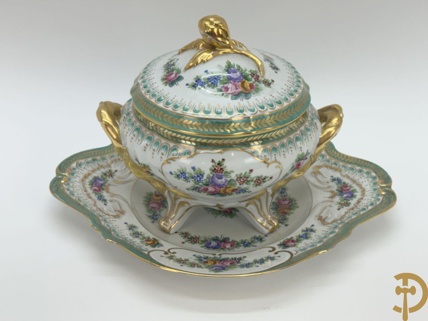 Milieu de table met vergulde ornamenten en bloemendecor op onderschaal, Limoges France gemerkt