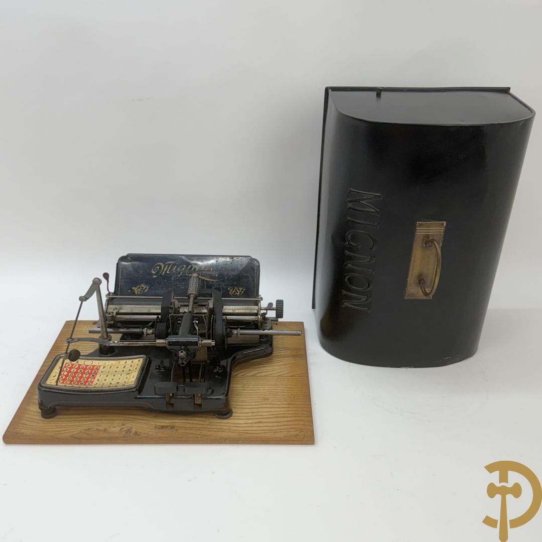 Antieke typmachine AEG Mignon in kist