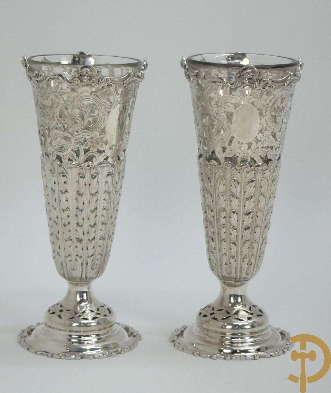 Paar pique fleurs in massief Engels zilver, Londen 1906 en 1908