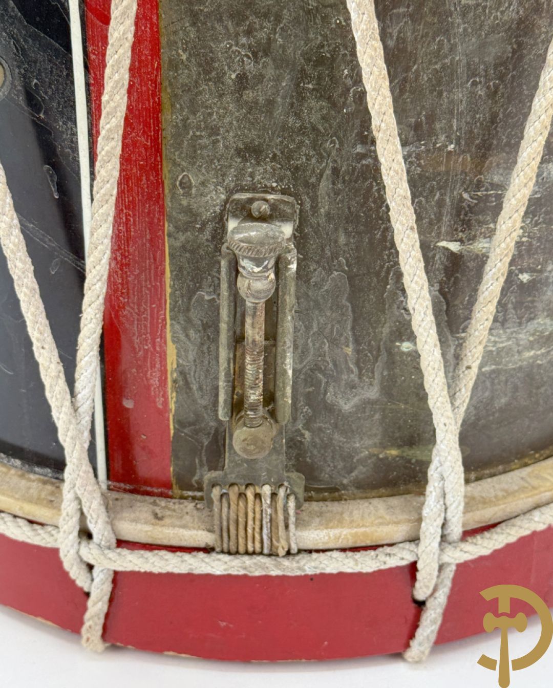 Antieke trommel met embleem van Malta Regiment, 1st. BN King