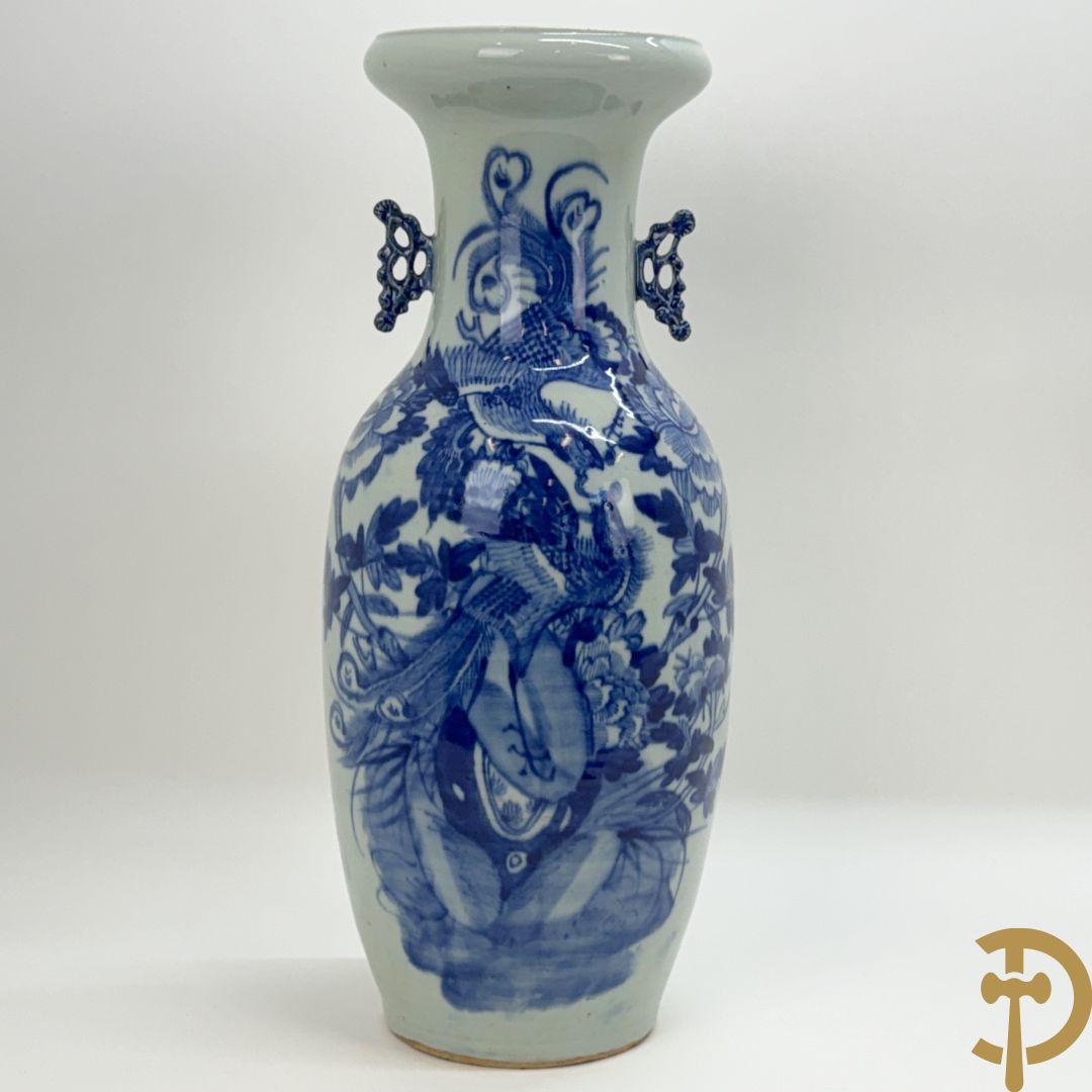 Chinese porseleinen vaas met blauw/wit fenix en bloemendecor