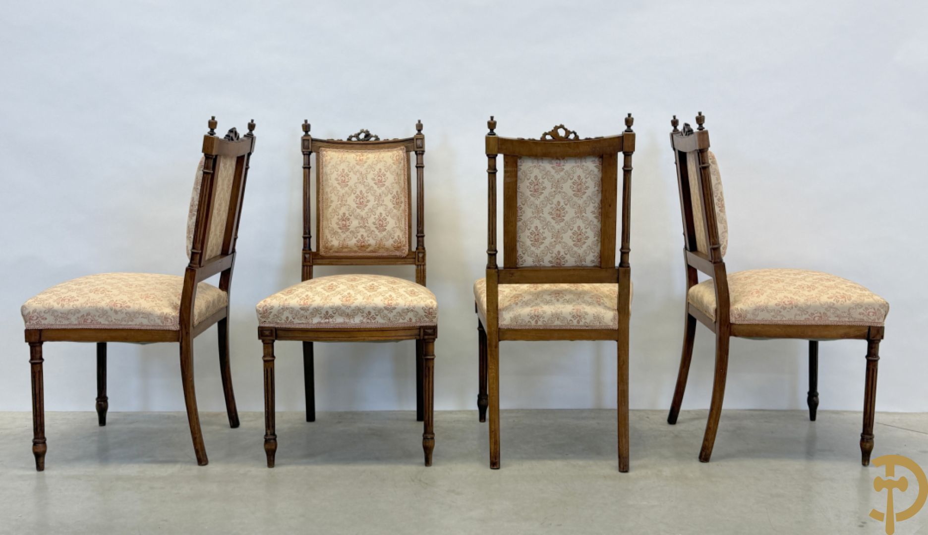 Louis XVI salonensemble bestaande uit canapé, 2 armzetels en 4 stoelen