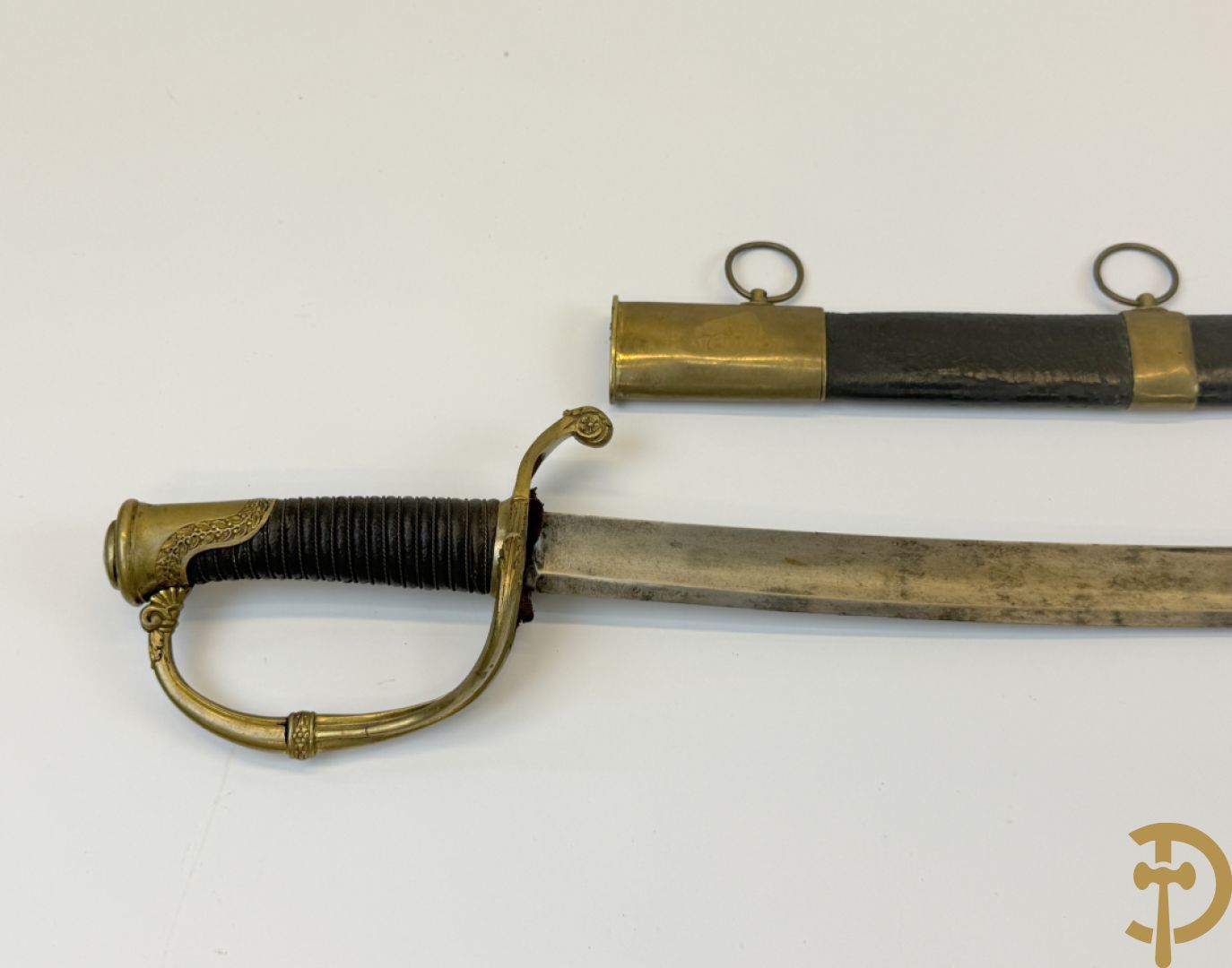 Franse infanterie sabel in lederen schede