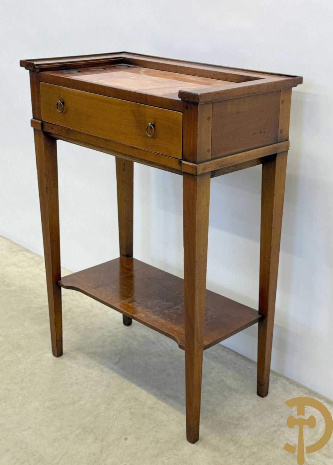 Kerselaren wandtafel met marmeren blad en ingebouwde borrelglaasjes