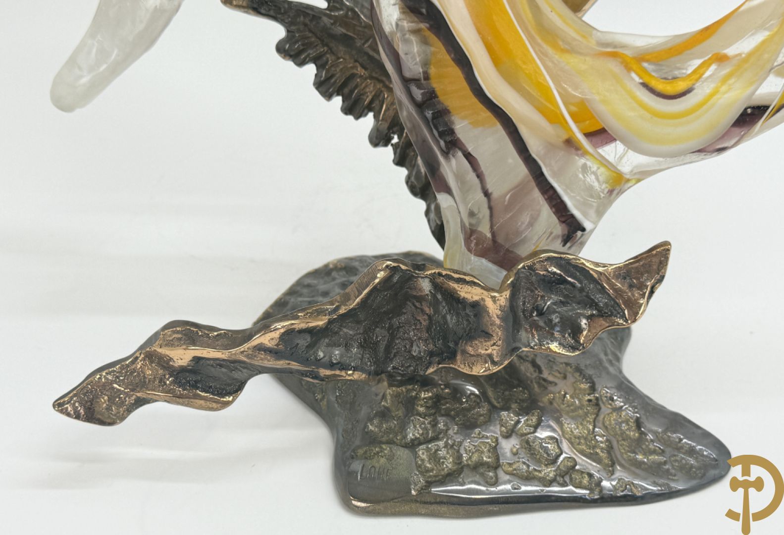 LOHE getekend - Surrealistische kopersculptuur met glas in de vorm van een vis