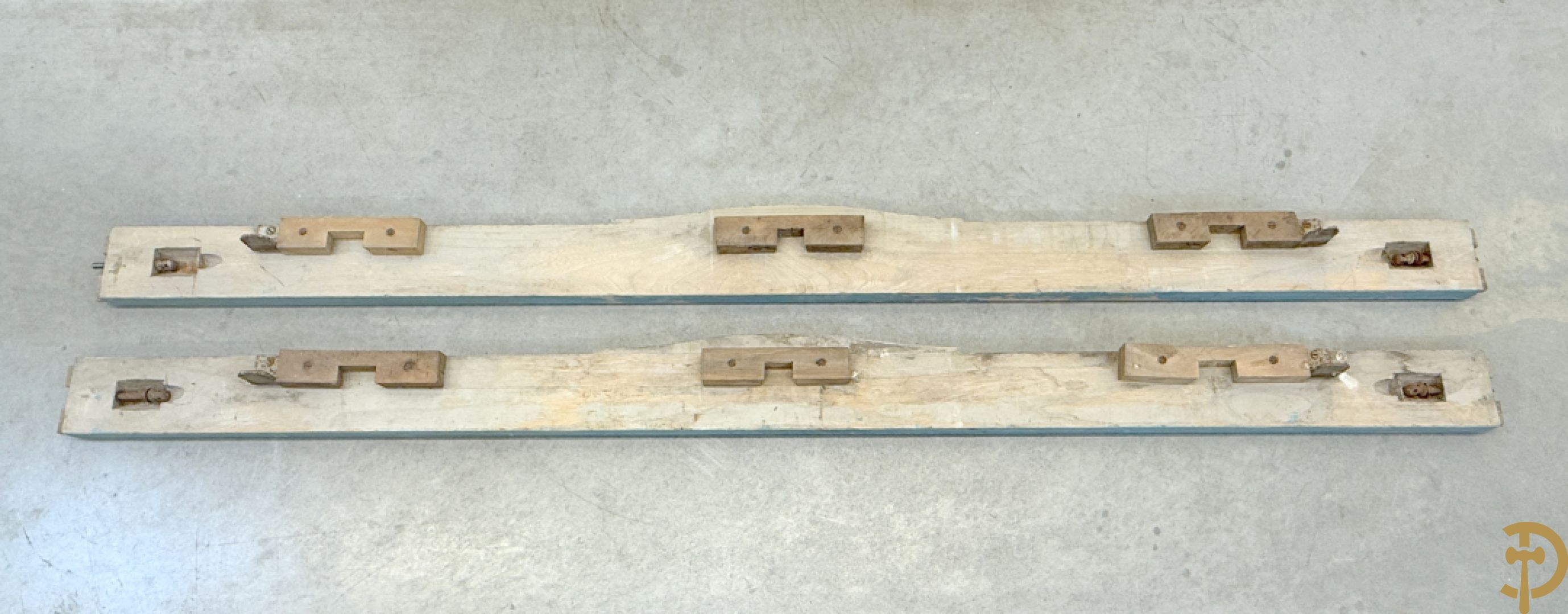Gepatineerd Louis XVI bed met cannage en guirlandes + 2 muurconsoles met cannage en marmeren blad