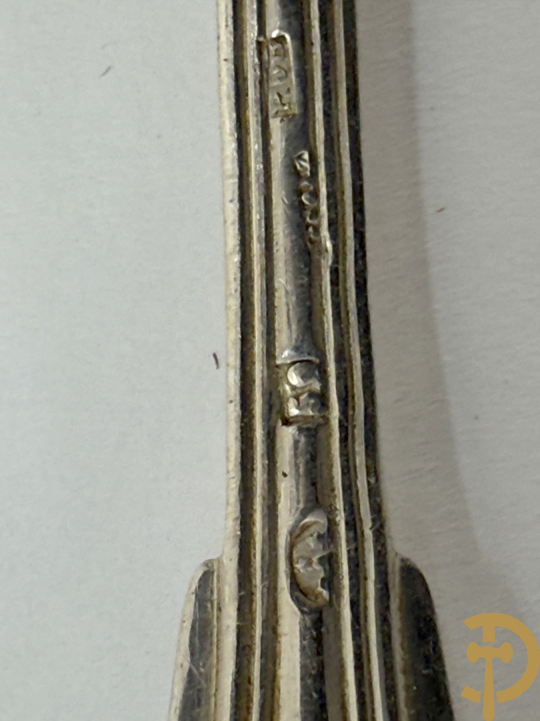 Verzilverd bestek Louis Philippe bestaande uit lepels, vorken, koffielepels en vorken + 3 sets porte couverts van o.a. Vossen