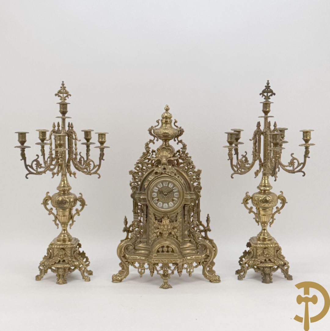 Driedelige vuurvergulde bronzen garnituur, Neo Renaissance stijl