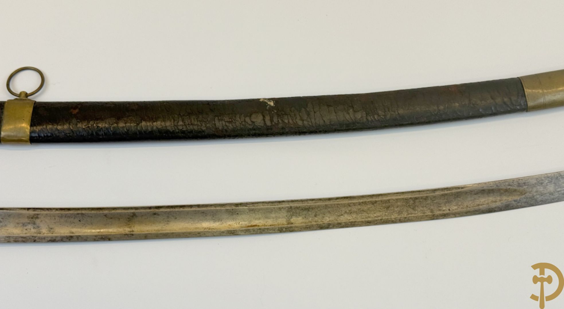 Franse infanterie sabel in lederen schede