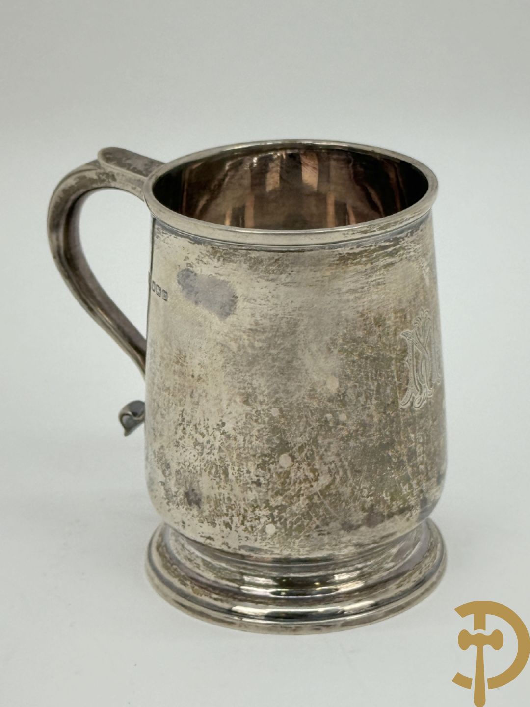Massief zilveren Engelse beker, Sheffield 1914, met initialen MI